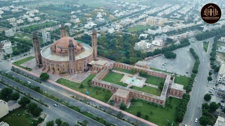 Bahria Town Lahore attractions, parks, shopping and dining